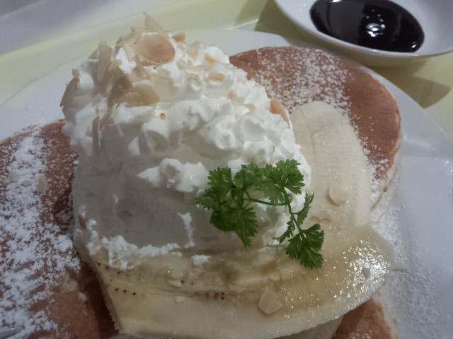 Happy Cakesのパンケーキ「まるごとチョコバナナ」